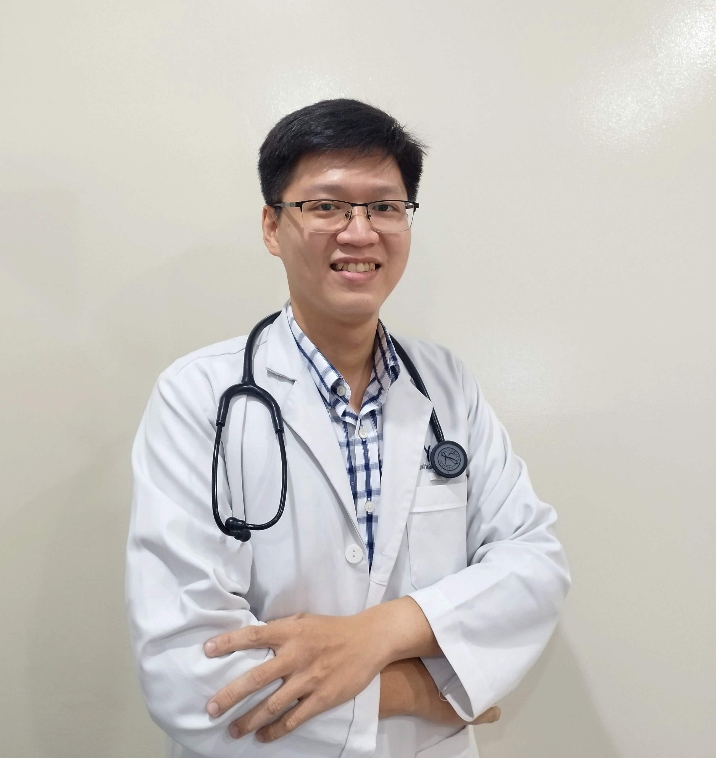 DR. HUYNH NHAT ANH フイン ニャット アイン 医師 PHAM NGOC THACH医科大学卒業
