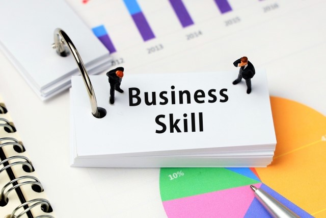 ビジネスマナー研修とは？必要性や目的、プログラム例や効率的な実施方法を紹介