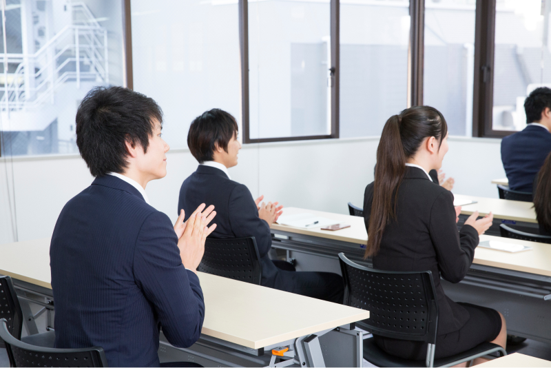 合同説明会の服装は何がいい？服装自由、私服指定の注意点