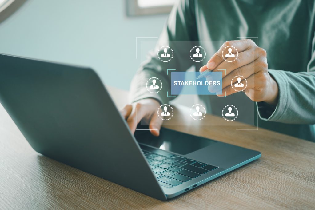 ステークホルダー（利害関係者）とは？ 意味や具体例を解説