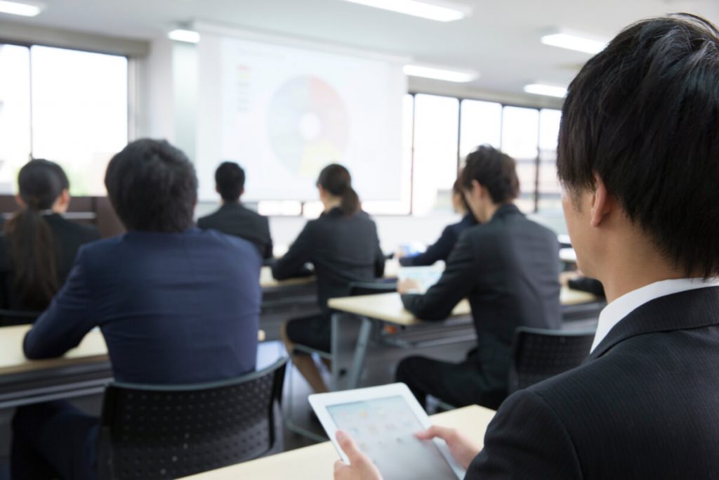 社会人研修とは？研修の基本とおすすめのプログラムについてご紹介