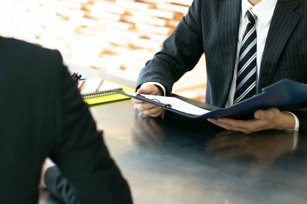 文系におすすめの職業一覧！専門職や高収入を狙える業界も紹介