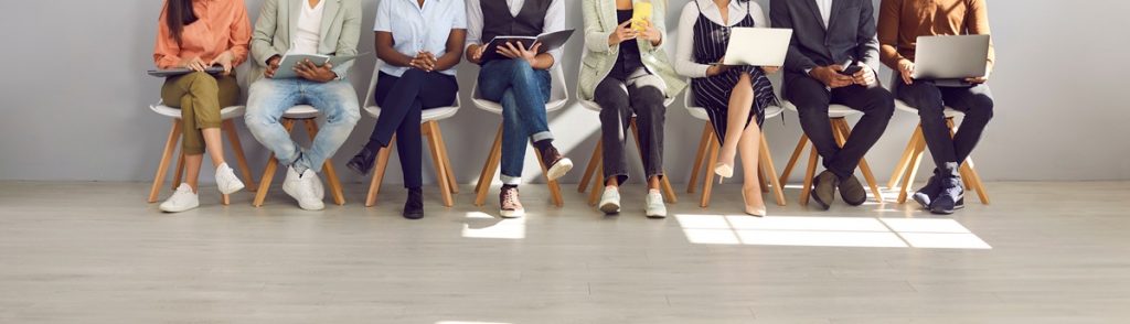 文系におすすめの職業一覧！専門職や高収入を狙える業界も紹介