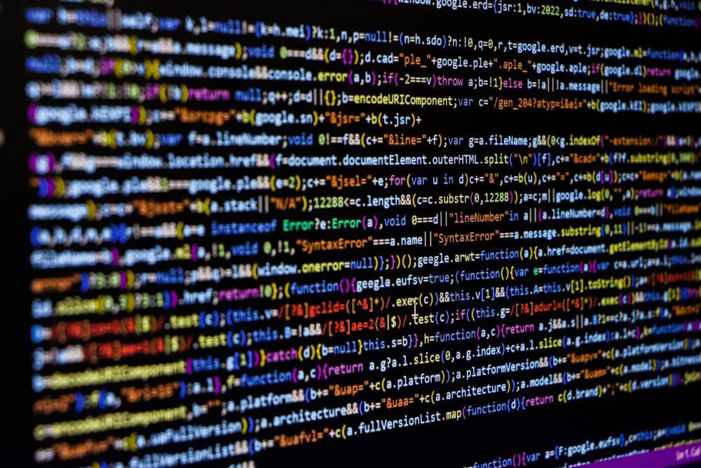 コーディングとは？プログラミングとの違いや必要なスキルをわかりやすく解説