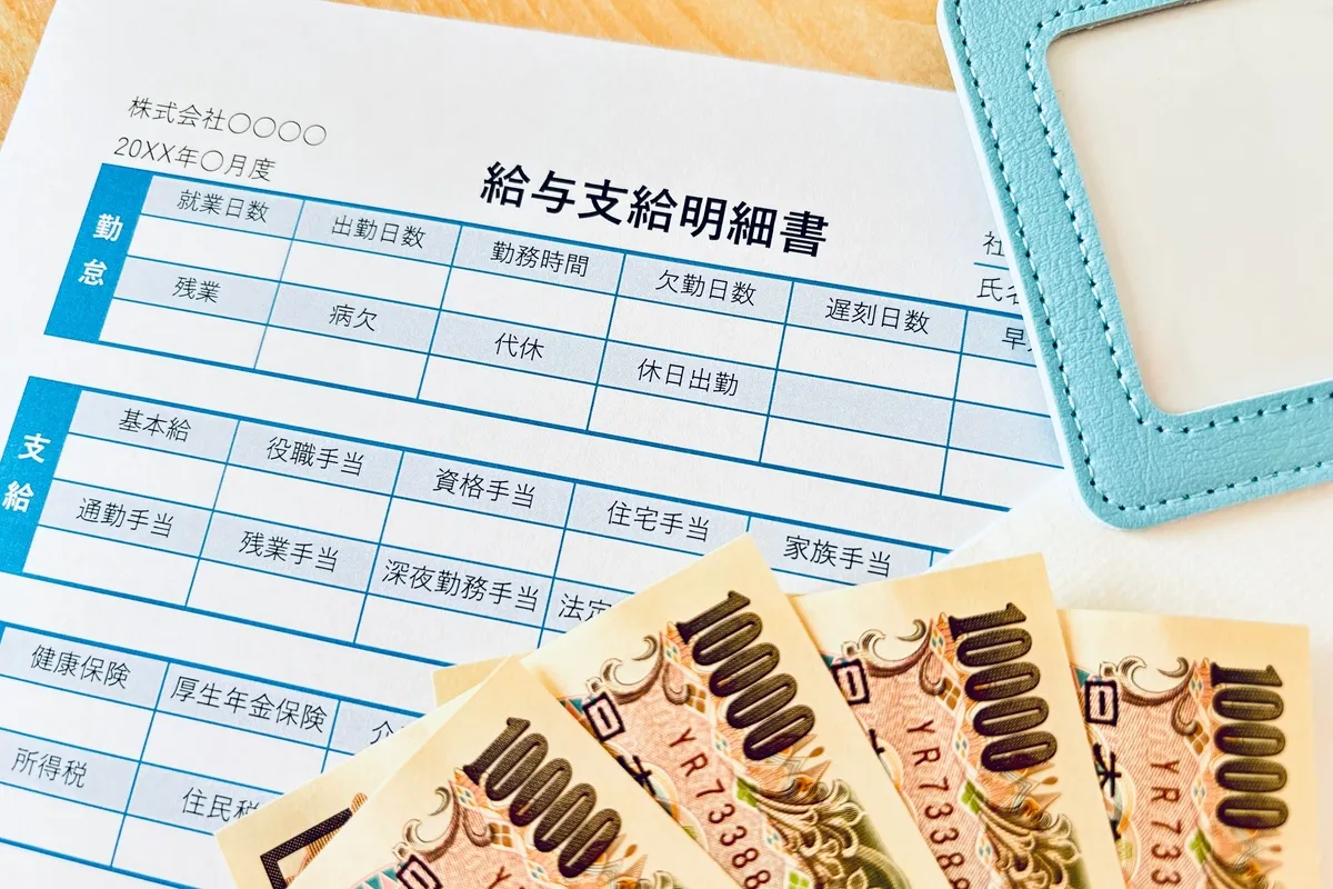 高卒初任給の平均はいくら？手取り額や大卒との差を解説