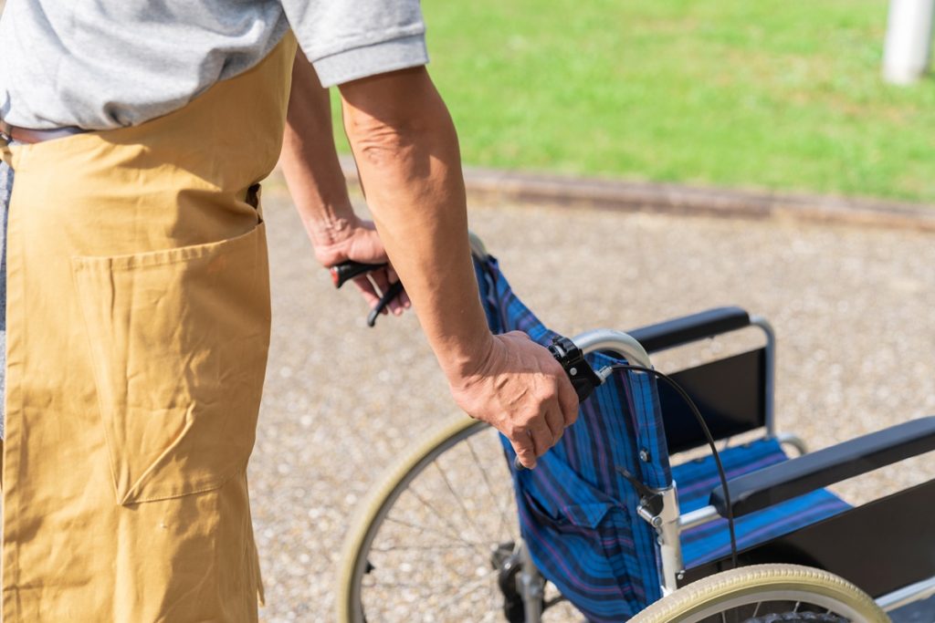 介護福祉士とは？仕事内容や受験資格・資格取得の流れを解説