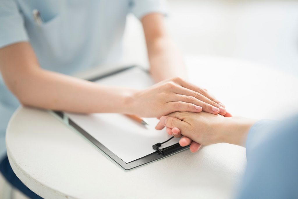 ケアマネジャーとは？資格の取り方・仕事内容や給料まで徹底解説