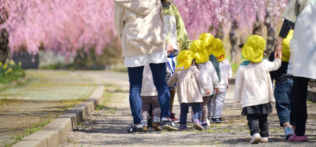 保育士の人手不足はなぜ？原因と解消に向けた国や園の対策を解説