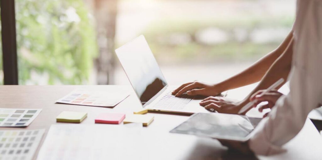 ブラックハットSEOとは？ホワイトハットとの違いや手法・リスクを解説