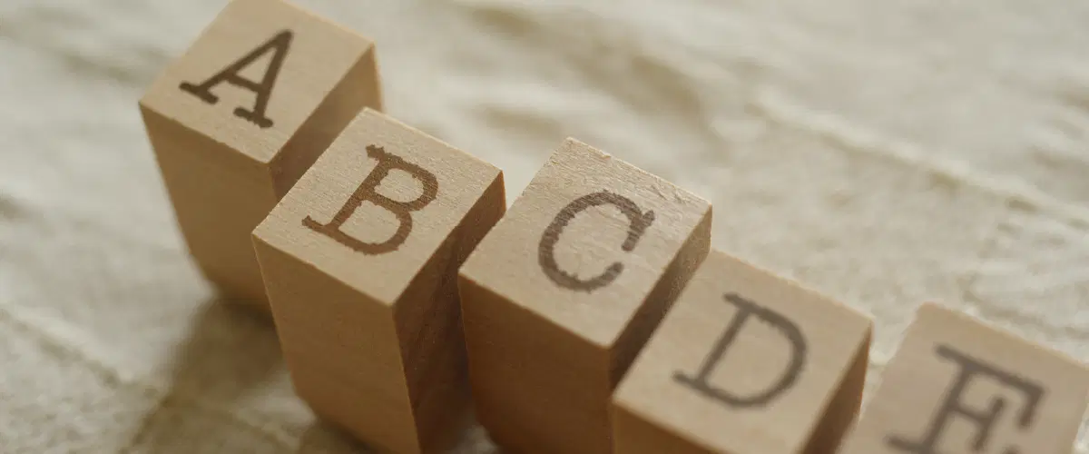 ABCDEのアルファベットのブロック