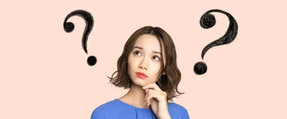 悩んでいる女性