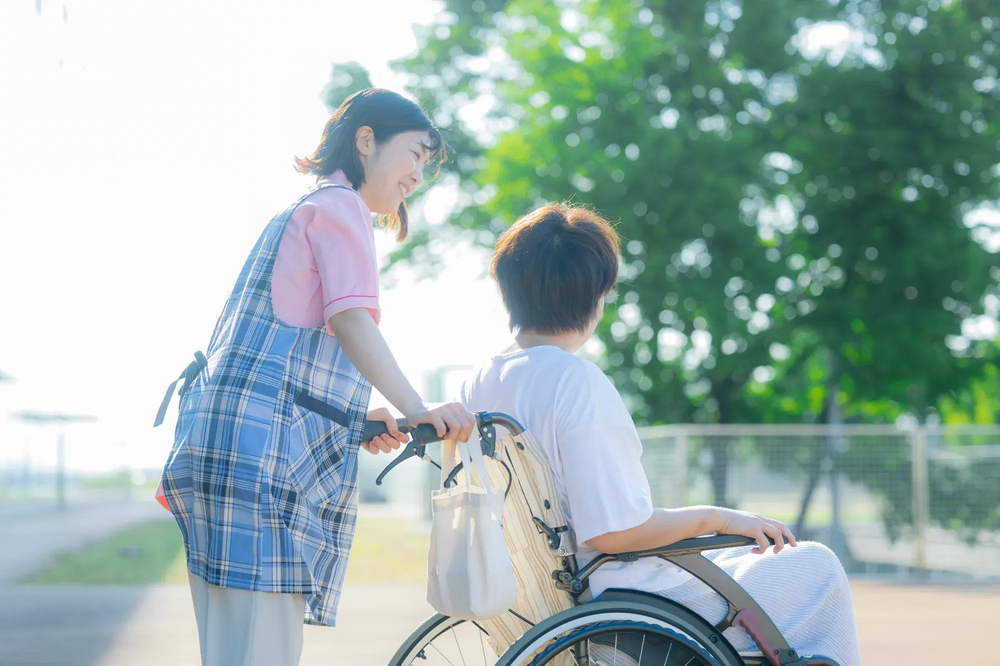 介護福祉士の志望動機の書き方|履歴書に使える例文とNG例の記事画像