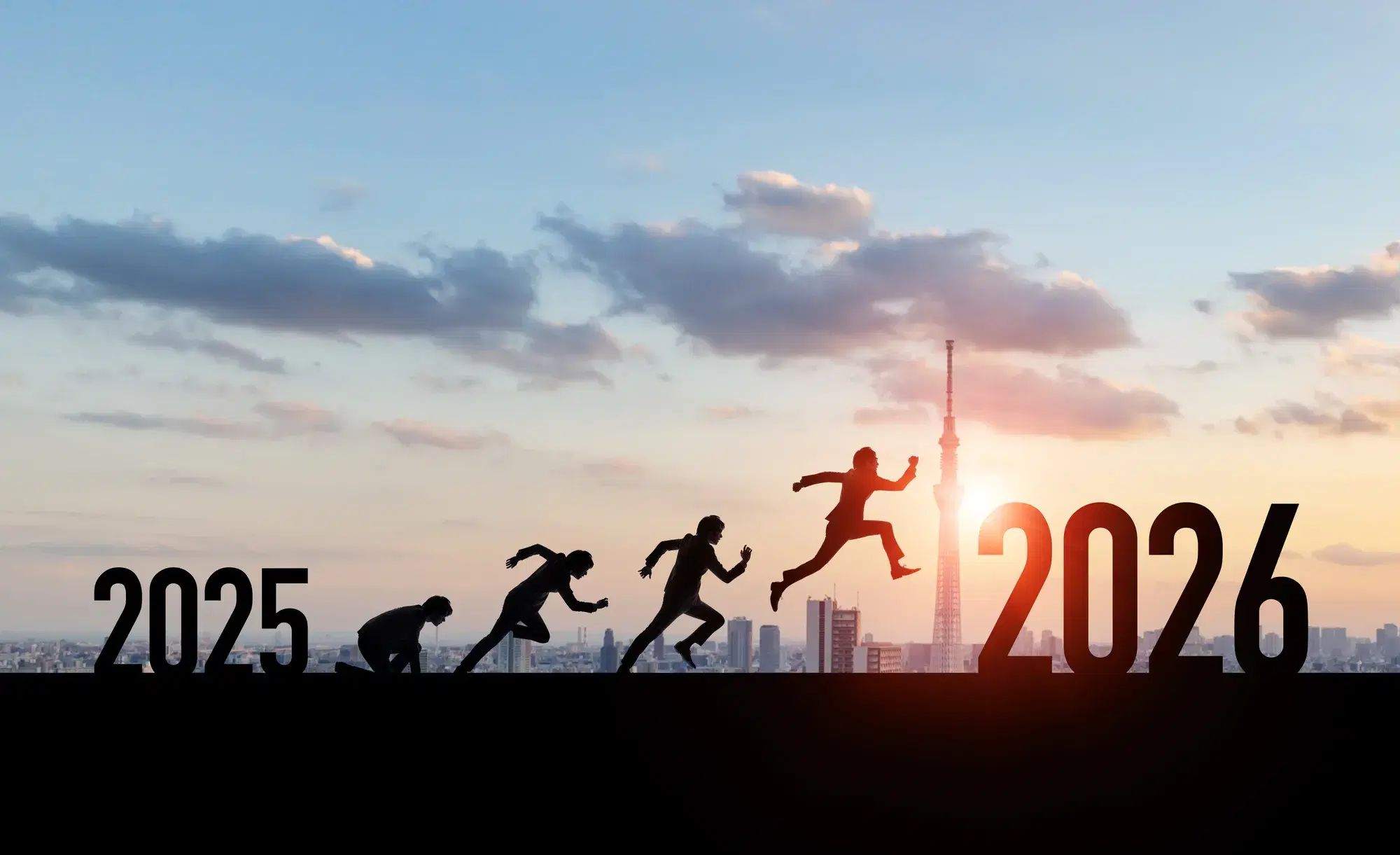 2025から2026の文字の間でクラウチングスタートから走り出す人間
