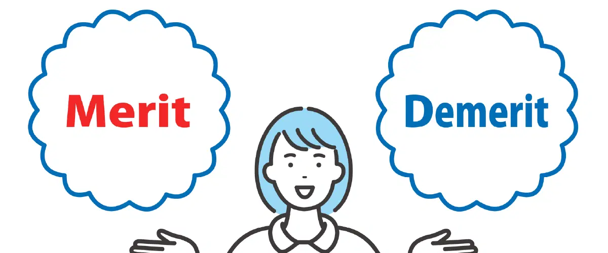 メリットとデメリットそれぞれを両手の上にあるイラスト