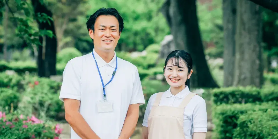 介護士2人が笑顔